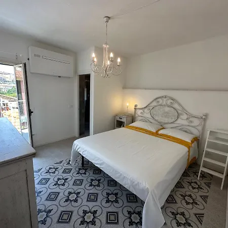 Frühstückspension Favolosa Stanza Gialla Con Terrazzino Vista Mare Mottino23 3*