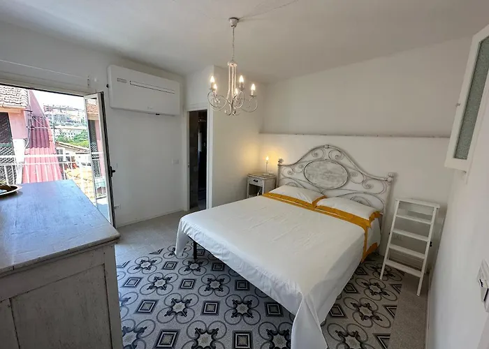 فندق مبيت وإفطار Favolosa Stanza Gialla Con Terrazzino Vista Mare Mottino23 3*