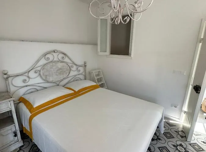 Bed & Breakfast Favolosa Stanza Gialla Con Terrazzino Vista Mare Mottino23 3*